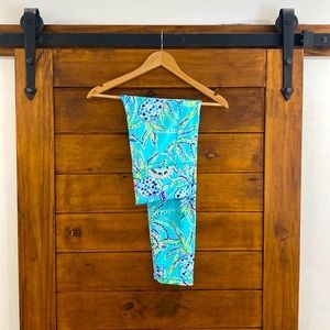 Lilly Pulitzer Luxletic yoga pants Bermuda blue turtle leggings sz M. EUC
